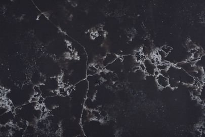 Black Quartz with Line White Veins SH8643